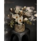 Magnólia virágkompozíció bádog kosár