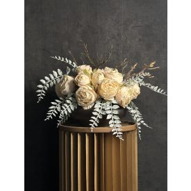 Krém rózsák virágkompozíció tálváza