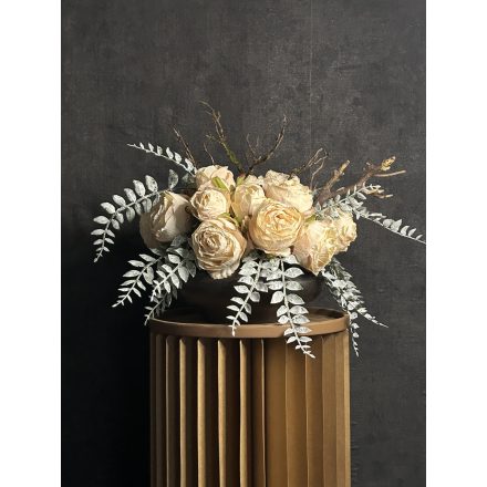 Krém rózsák virágkompozíció tálváza