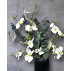 Magnólia eukaliptusz virágkompozíció fekete váza