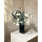 Magnólia eukaliptusz virágkompozíció fekete váza