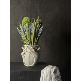 Fürtös gyöngyike virágkompozíció fém váza