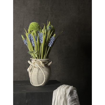 Fürtös gyöngyike virágkompozíció fém váza