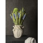 Fürtös gyöngyike virágkompozíció fém váza