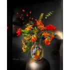 Gloriosa virágkompozíció  üveg váza