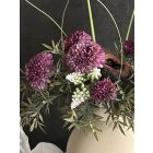 Lila dália  virágkompozíció krém kancsó váza