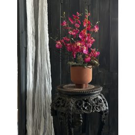 Magenta orchidea virágkompozíció kerámia kaspó
