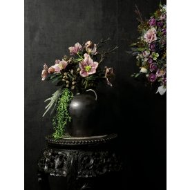 Helleborus virágkompozíció  kancsó váza