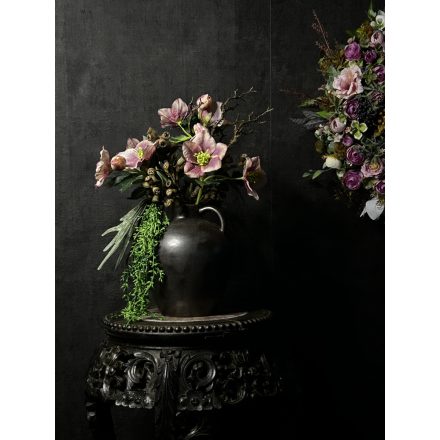 Helleborus virágkompozíció  kancsó váza