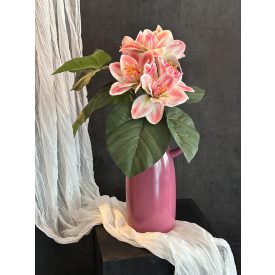 Amarilis virágkompozíció kancsó váza