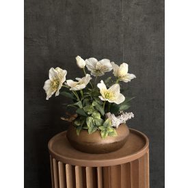 Fehér hunyor virágkompozíció madárkás bronz tál