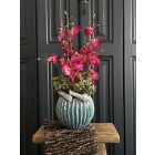 Magenta orchidea virágkompozíció zsinóros kaspó