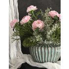 Rózsaszín boglárkák virágkompozíció türkiz váza