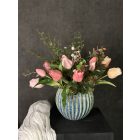 Tulipánok  virágkompozíció zsinóros kaspó