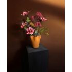 Burgundy hunyor virágkompozíció  hullám váza