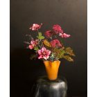 Burgundy hunyor virágkompozíció  hullám váza