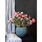 Magenta ranunculus virágkompozíció zsinóros kaspó