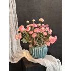 Magenta ranunculus virágkompozíció zsinóros kaspó