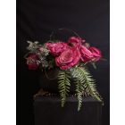 Hatalmas rózsák virágkompozíció fekete tál